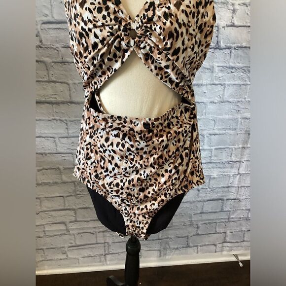 Time and Tru - Women’s Plus Brown/Black/White Animal Print Swimsuit - 2X - Picture 3 of 4